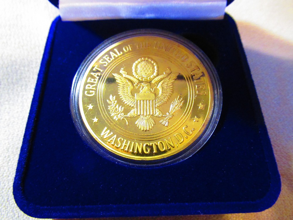 DEFENSE SECURITY SERVICE Challenge Coin w/ Presentation Box