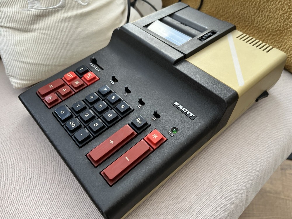 Facit 2202 Vintage Retro TECH 1980 Japan Desktop Printing Adding Machine