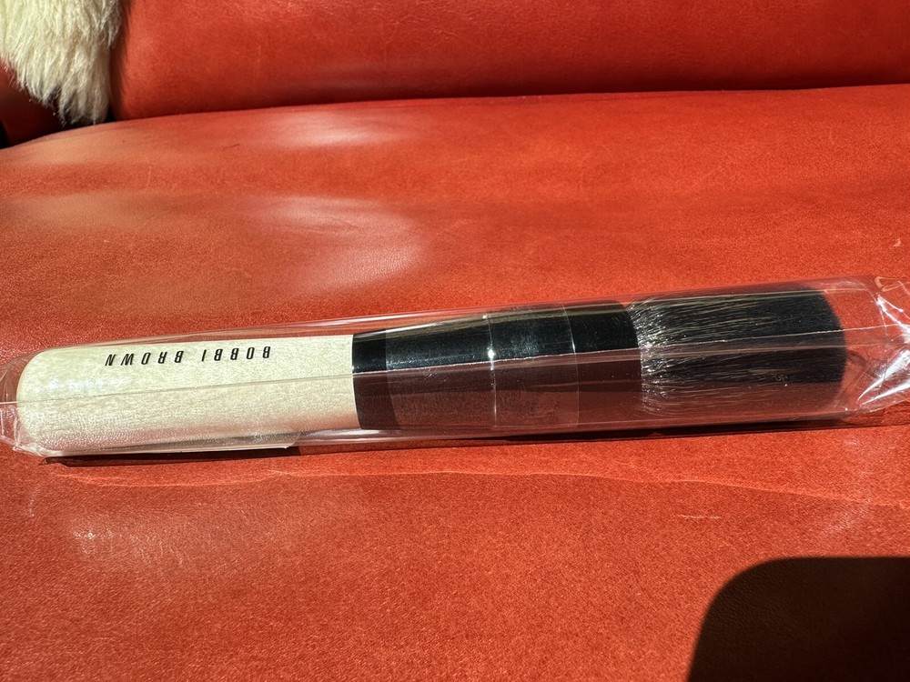 New BROWN BRONZER BRUSH NEW-Sealed Authentic100%