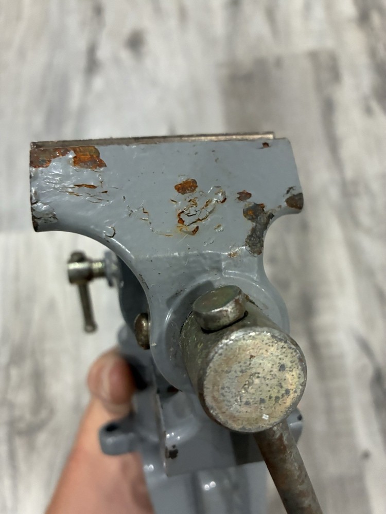 Central Machinery vise