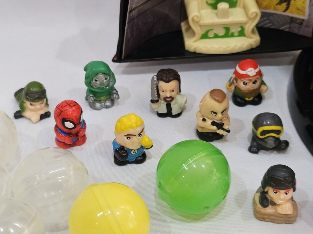 Squinkies Skull Cavern Playset with Figures and Bubbles