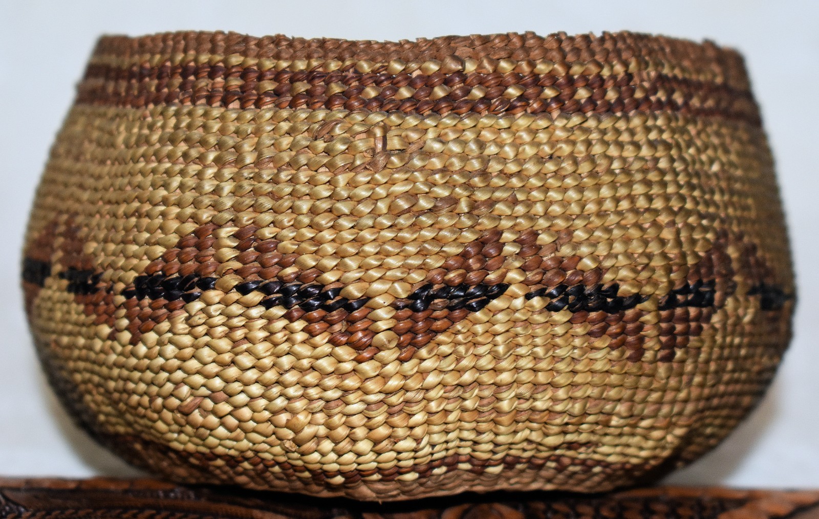 108I LOVELY ca1920'S FINE IMBRECIATED HUPA WOVEN BASKET 4.5 X 2.5" N. CALIFORNIA