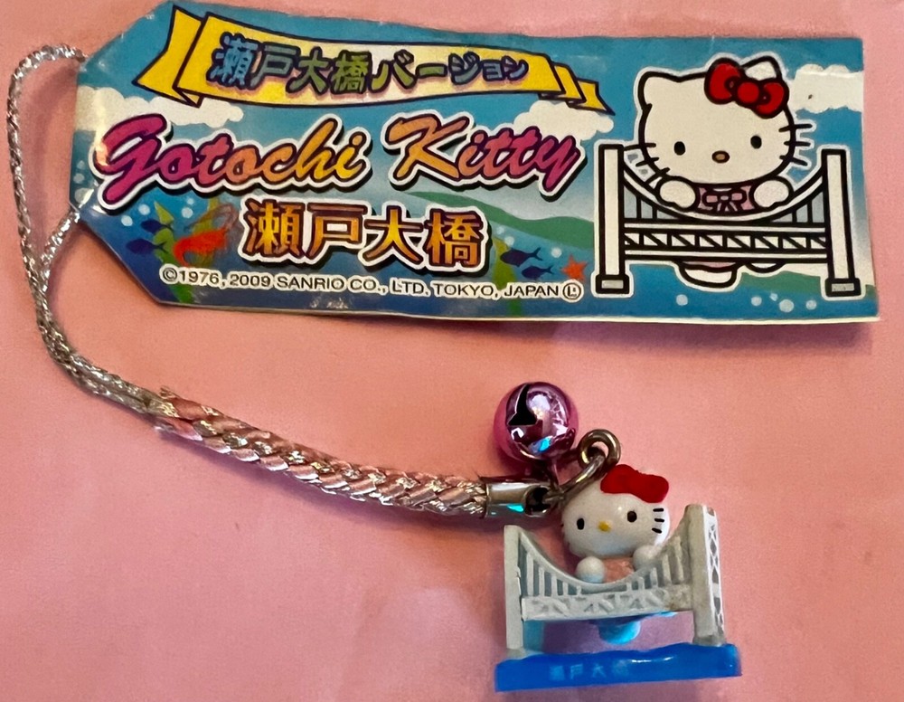 hello kitty charm strap climbing bridge 2009.