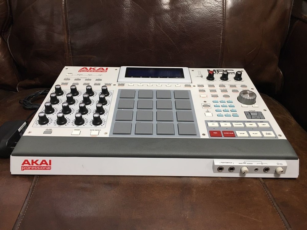 AKAI MPC RENAISSANCE Samplers Sequencers Professional MIDI Controller