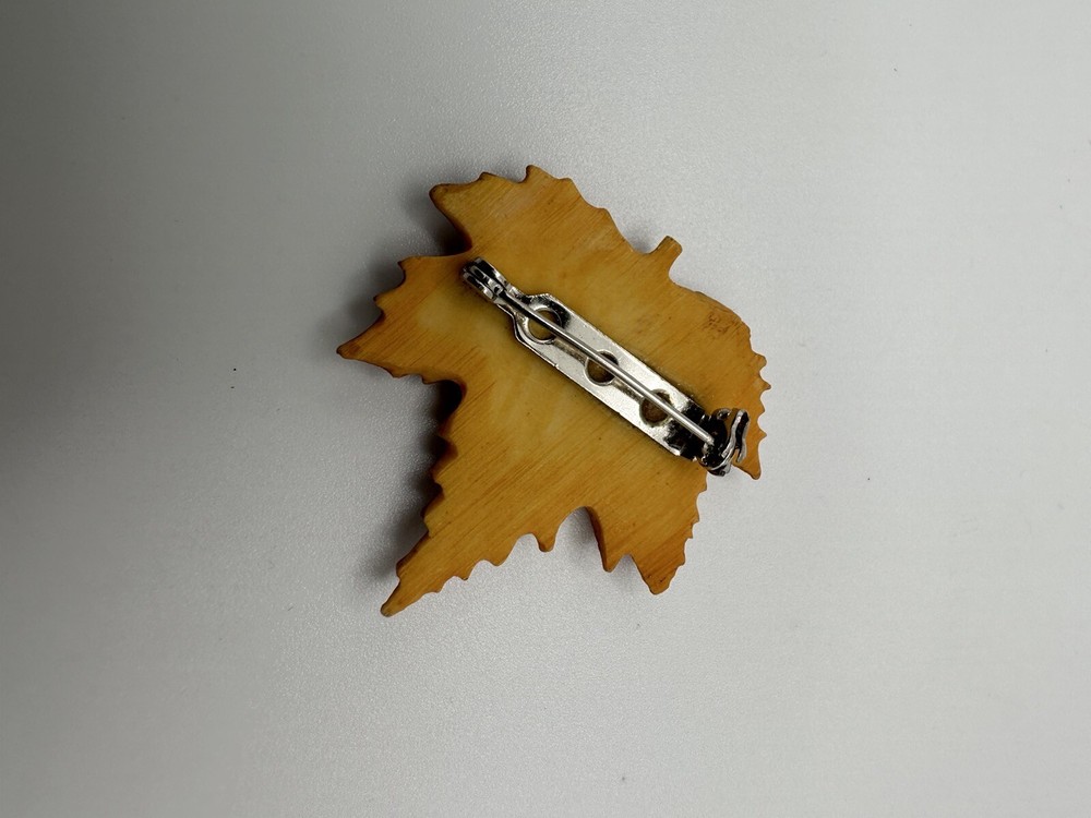Vintage Maple Leaf Pin 4cm BB1