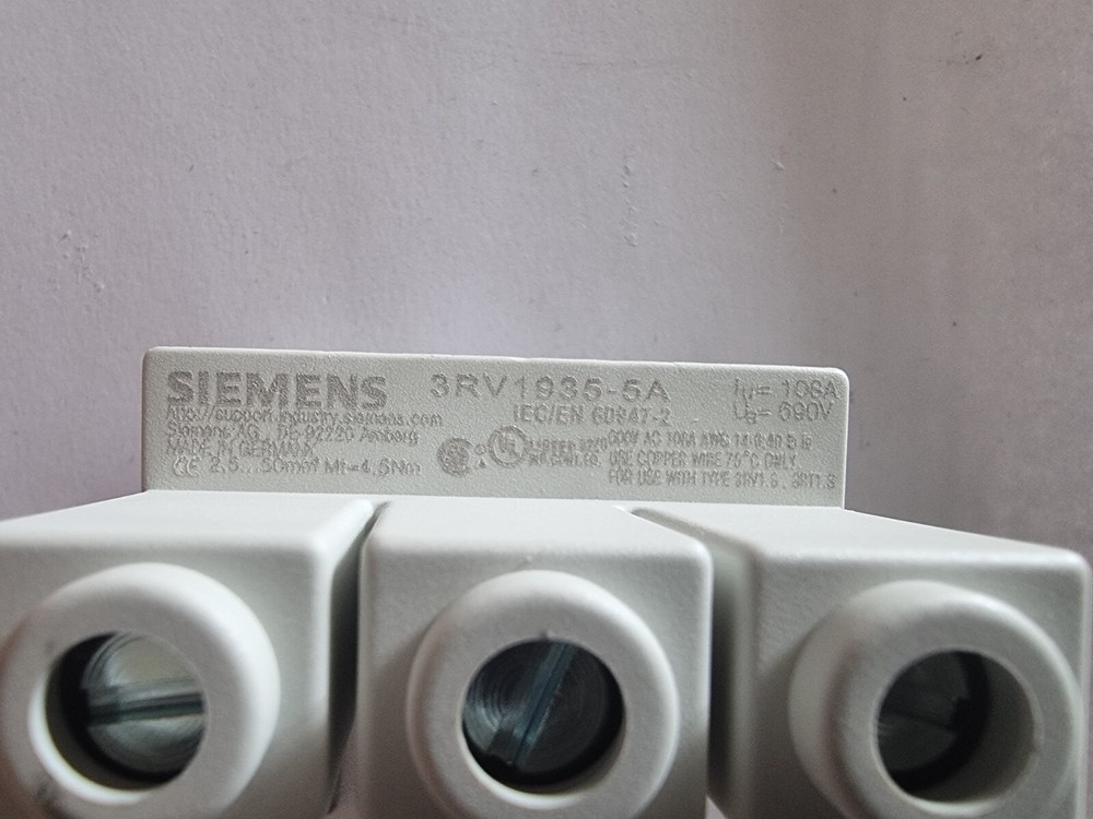 Siemens "3RV1935-5A" - 3 Phase Feed Terminal