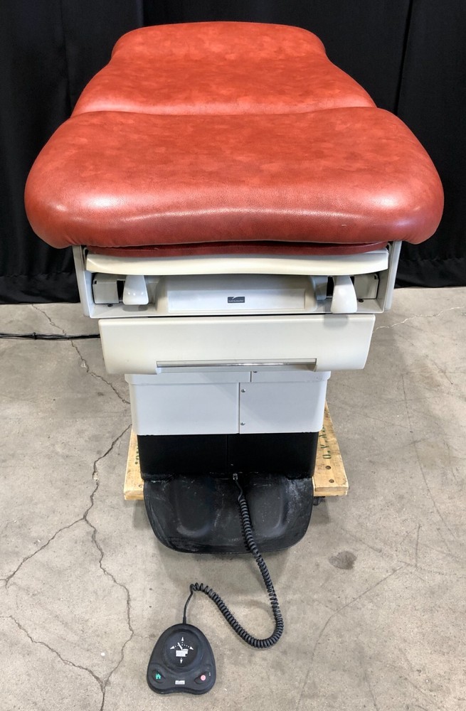 Midmark 623-007 Barrier Free Power Exam Table with Footswitch & Hand Controller