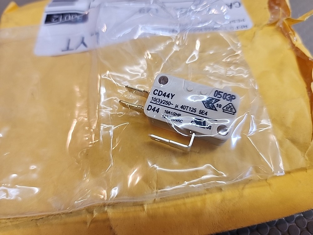 1PC CHERRY D44 CD44Y 3pin 10A 1/2HP Micro Switch
