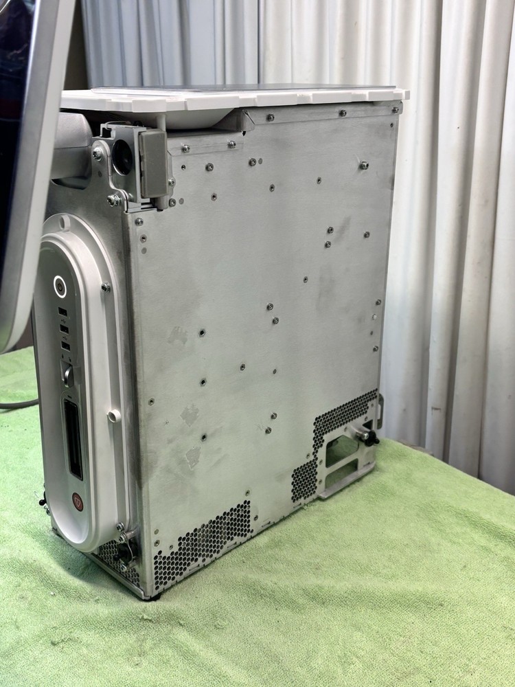 Ulthera Inc. Ultherapy computer with monitor and programs as shown