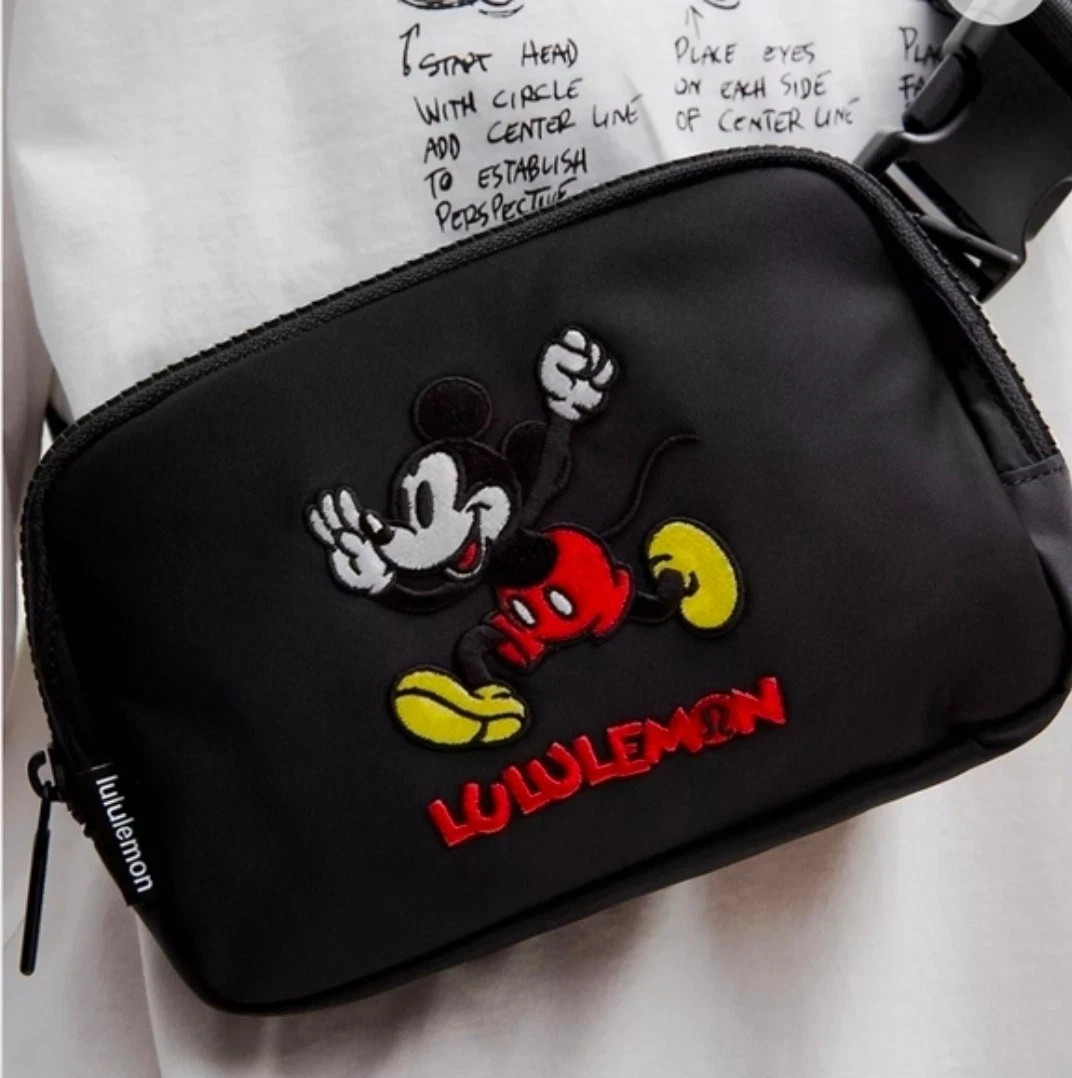 Disney Everywhere Belt Fanny Pack Black Mickey in Motion Graphic Bag with tags