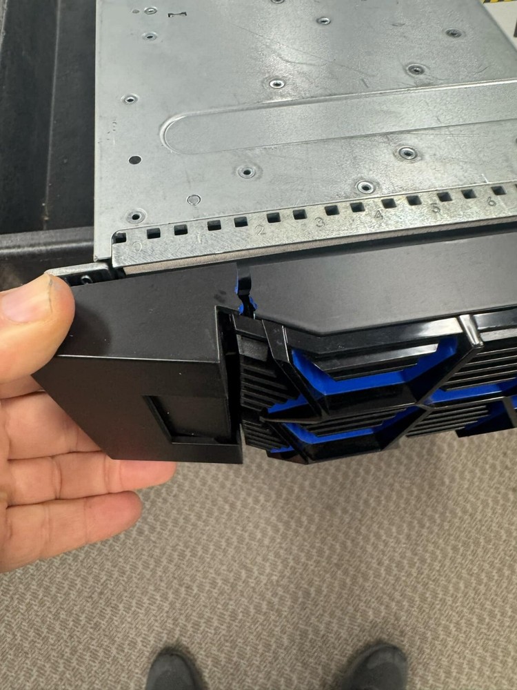 DELL EMC OPE25 Unity 400 25x SFF Storage FLASH RAID Disk Drive Array 900-542-004