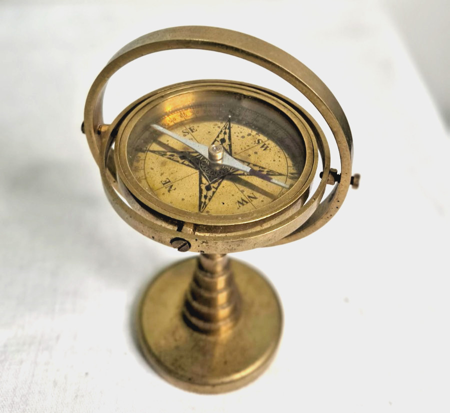 Vintage Brass Gimbal Ship Floating Navigation Compass Decor