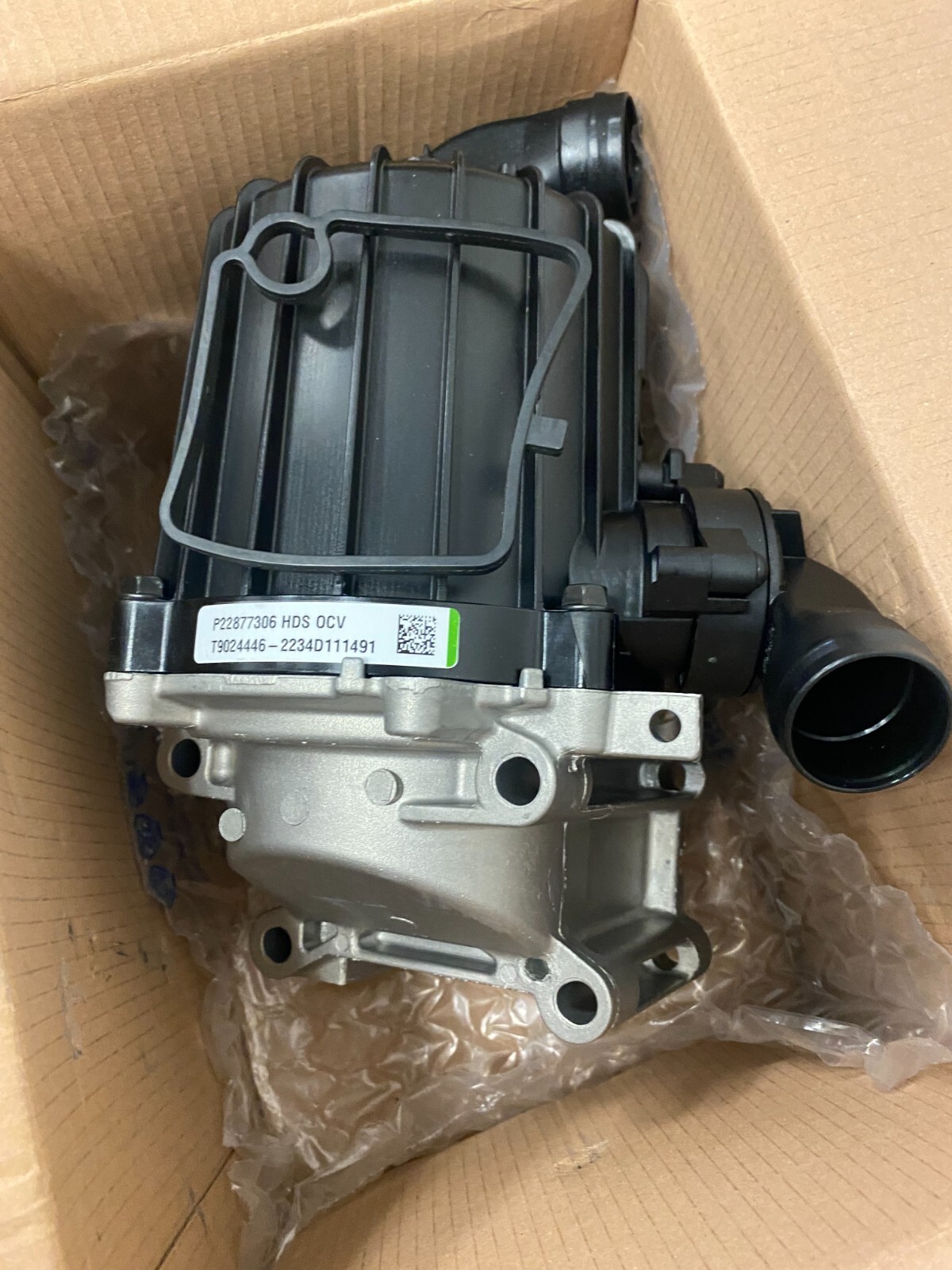 Genuine VOLVO Crankcase Ventilation / Oil Separator 22877306 21373547+ 20532891