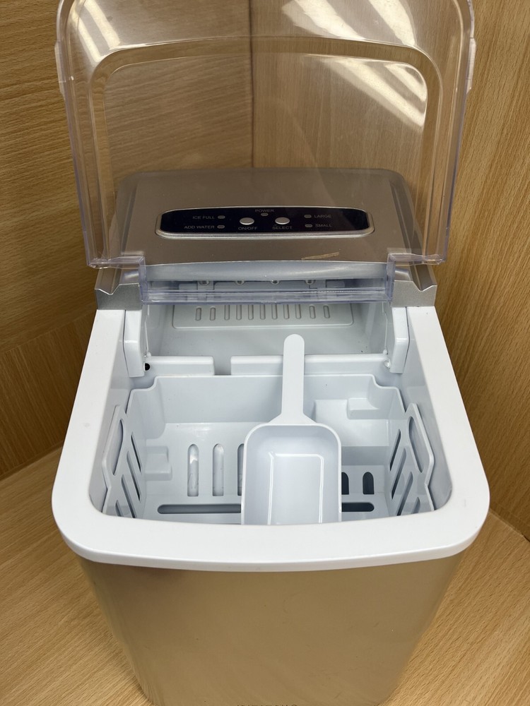 Insignia™ - Portable Ice Maker with Auto Shut-Off - Silver