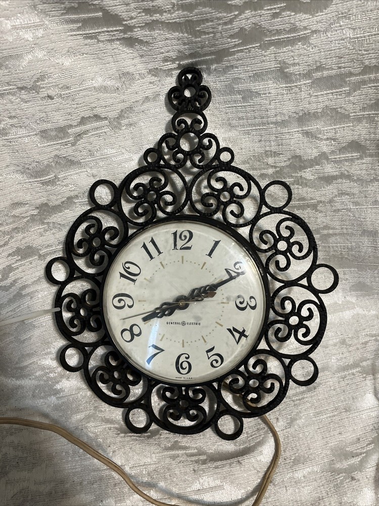 Vintage General Electric Model 2151 GE Kitchen Wall Clock Scroll Frame Works