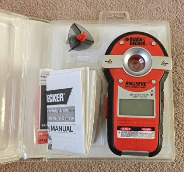 Black and Decker BDL190S Bullseye Auto-Leveling Laser and Stud Sensor