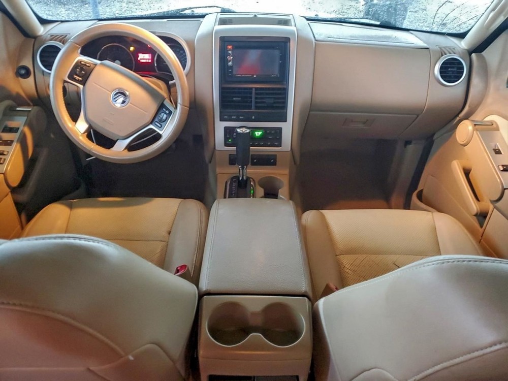 MOUNTNEER 2007 Glove Box 4971161