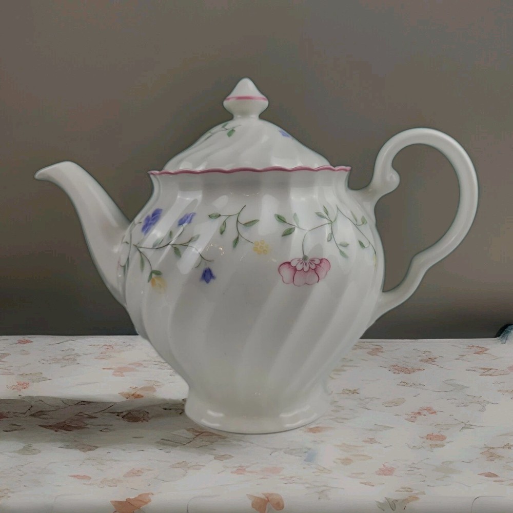 Teapot Floral Scroll Pattern - Made in England