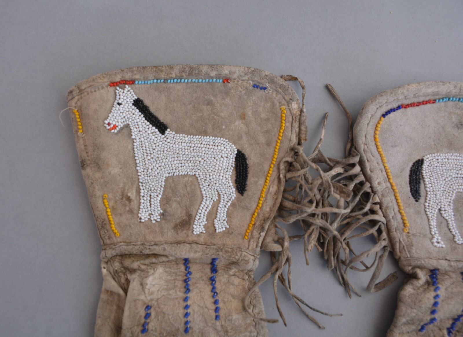 Old Plateau Indian Beaded Gauntlet Gloves - Pictorial Horses