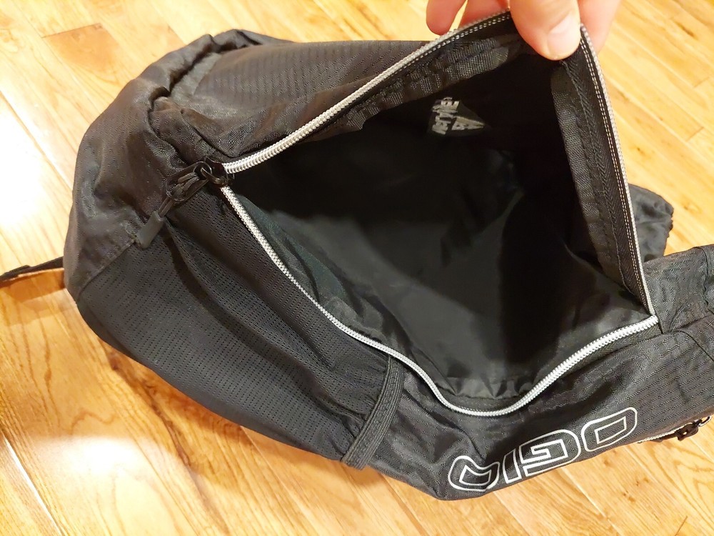 OGIO Sonic Sling Pack 18" x 13" Black EUC Light Durable Padded