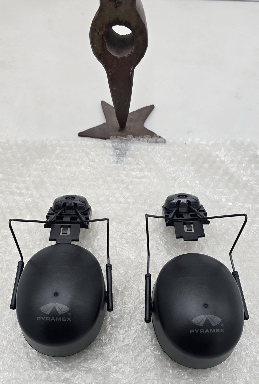 PYRAMEX CMFB6010 Safety Black Cap Mounted Ear Muff NRR-23dB Full Brim Hat NEW