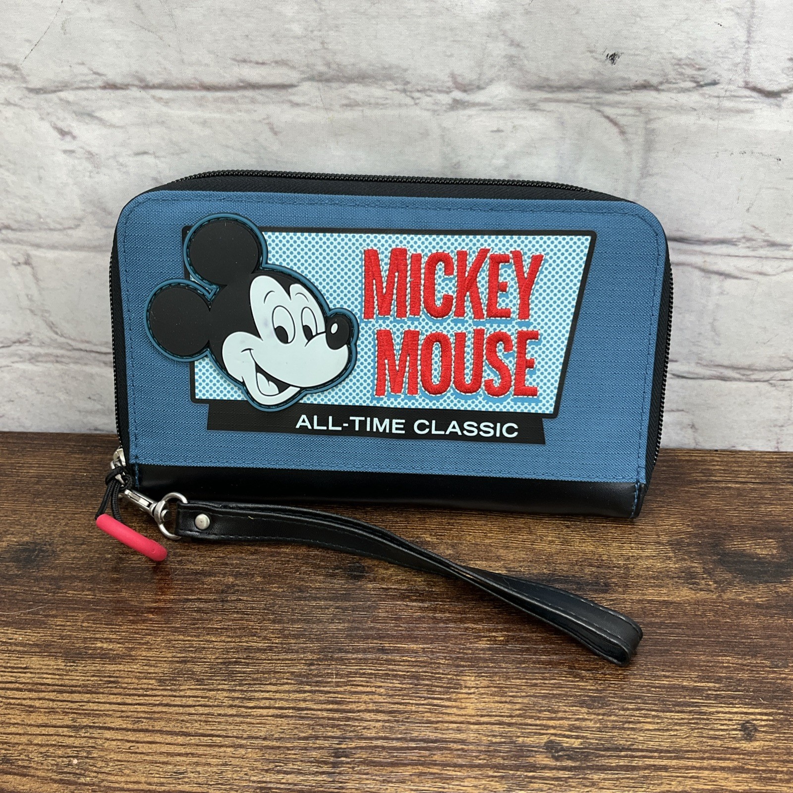 Disney Parks Mickey Mouse Large All-Time Classic Wrist Wallet w/ID Window New