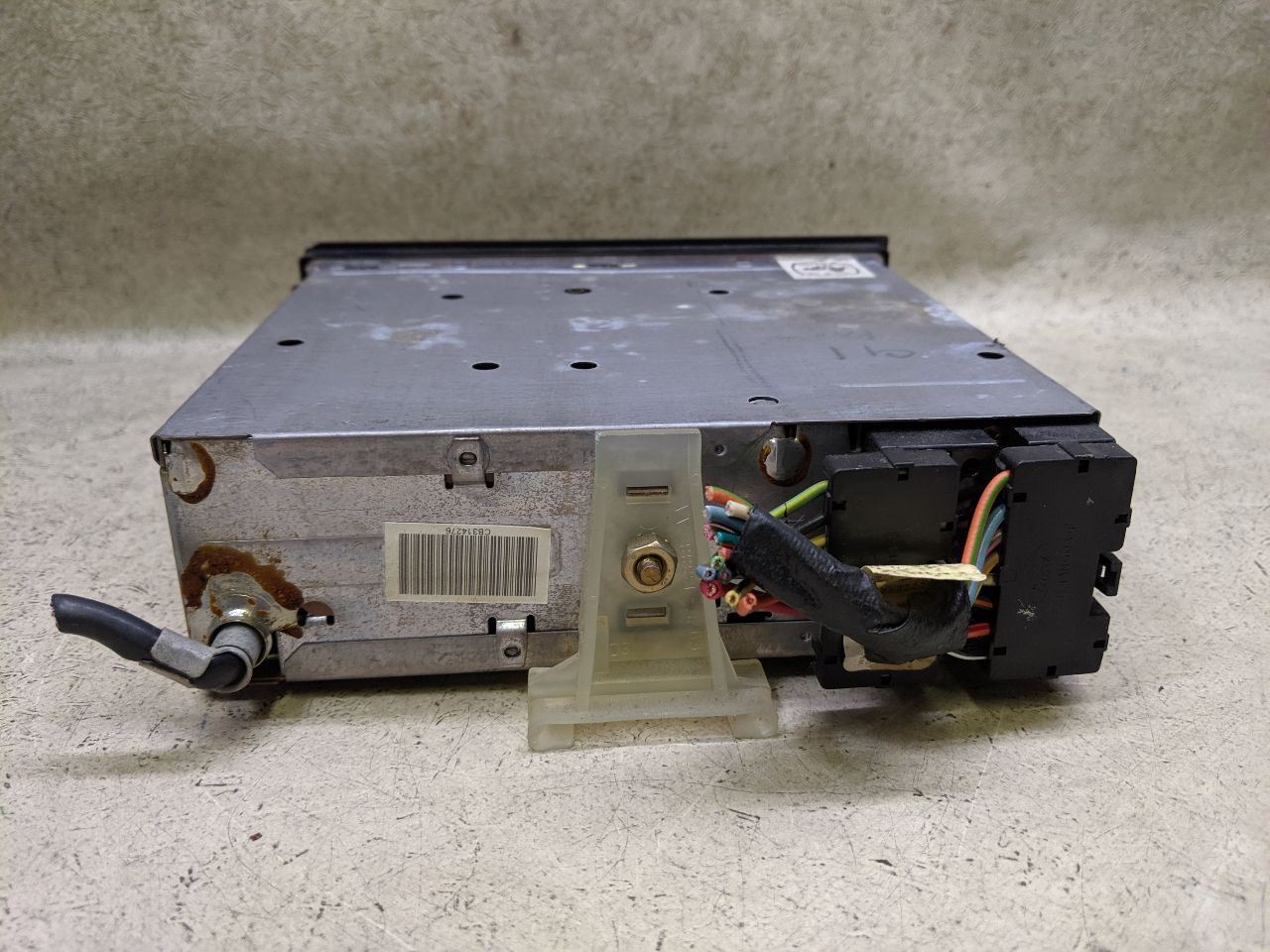 Stereo Radio AM FM Cassette With Clock Fits 91-92 FORD EXPLORER e10-70/203987