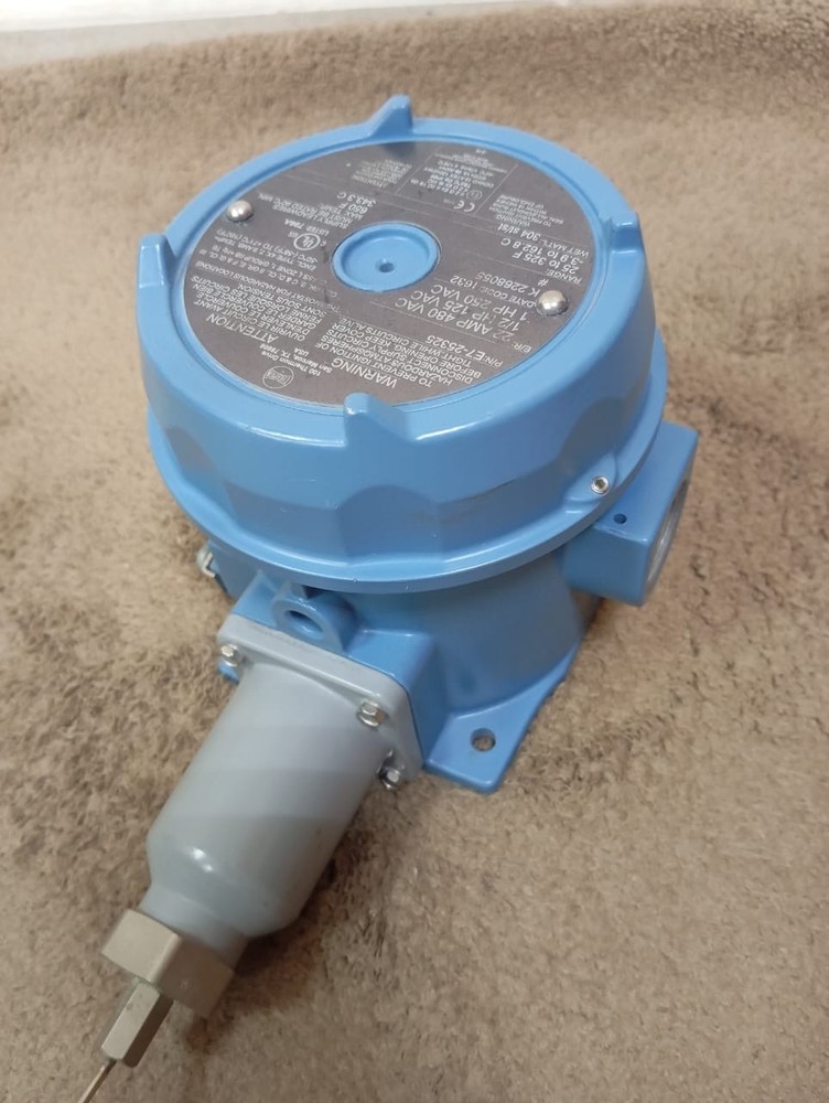 Thermon / Adjustable Control Thermostat / E7-25325