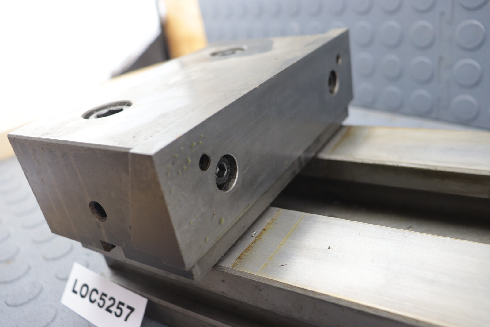 BISON 7-223-085 8" MILLING MACHINE VISE 6566-200-535/2250-1 LOC5257