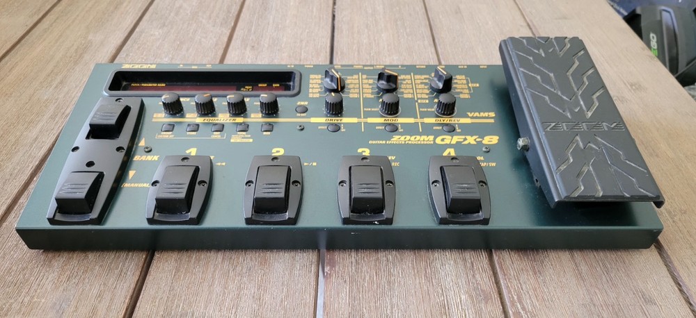 Zoom GFX‑8 Guitar Multi‑Effects Processor 69 Effect Vintage DSP Rack w/ Manual