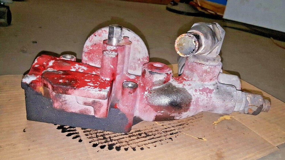 CUMMINS ISX WATER INLET FILTER BASE 3683424