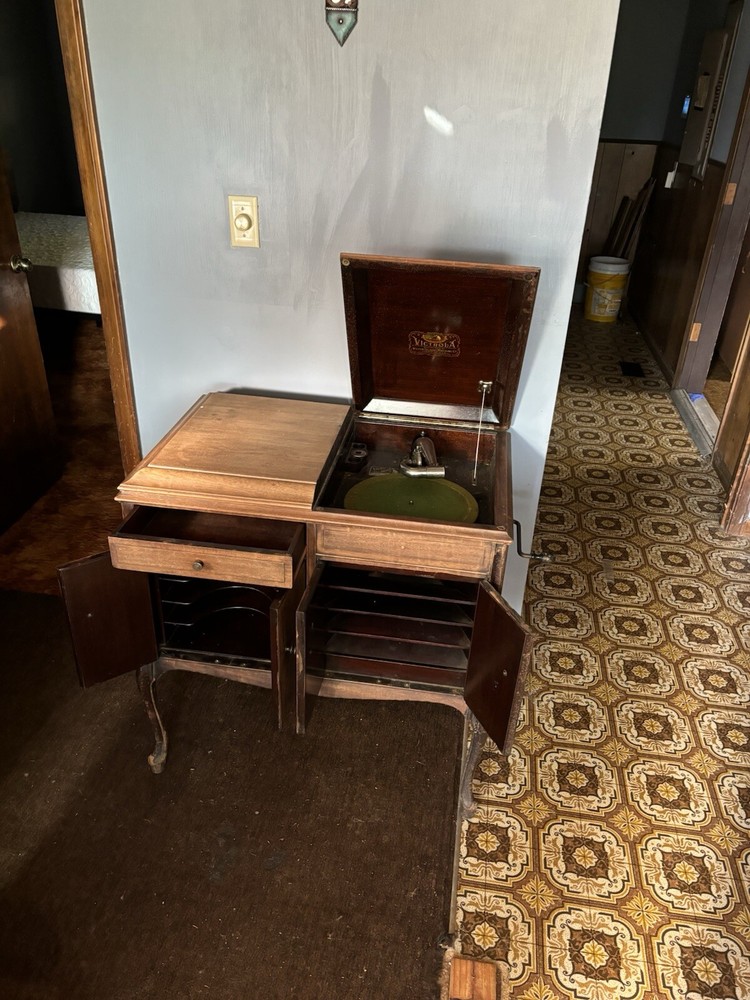 1904 Victrola Victor Talking Machine