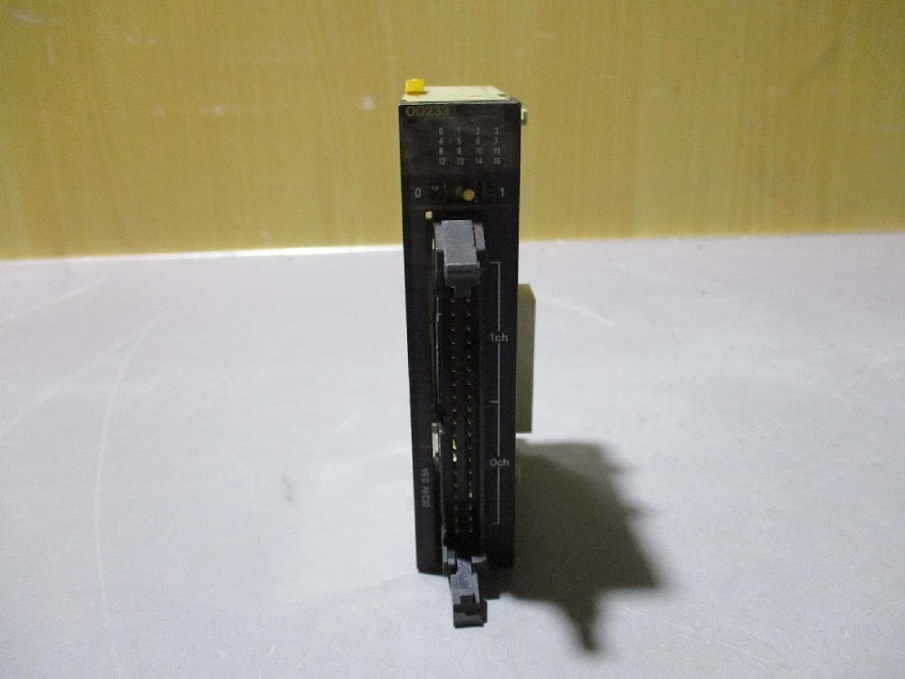 OMRON CJ1W-OD233 PLC Output Unit USED