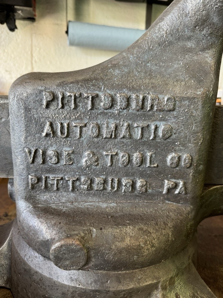 Pittsburgh Automatic 7” Bench Vise