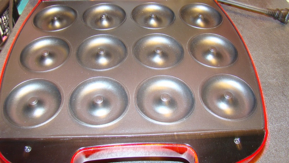 VonShef 12 Mini Doughnut Maker Donut Machine for Kid-Friendly Breakfast/Snacks