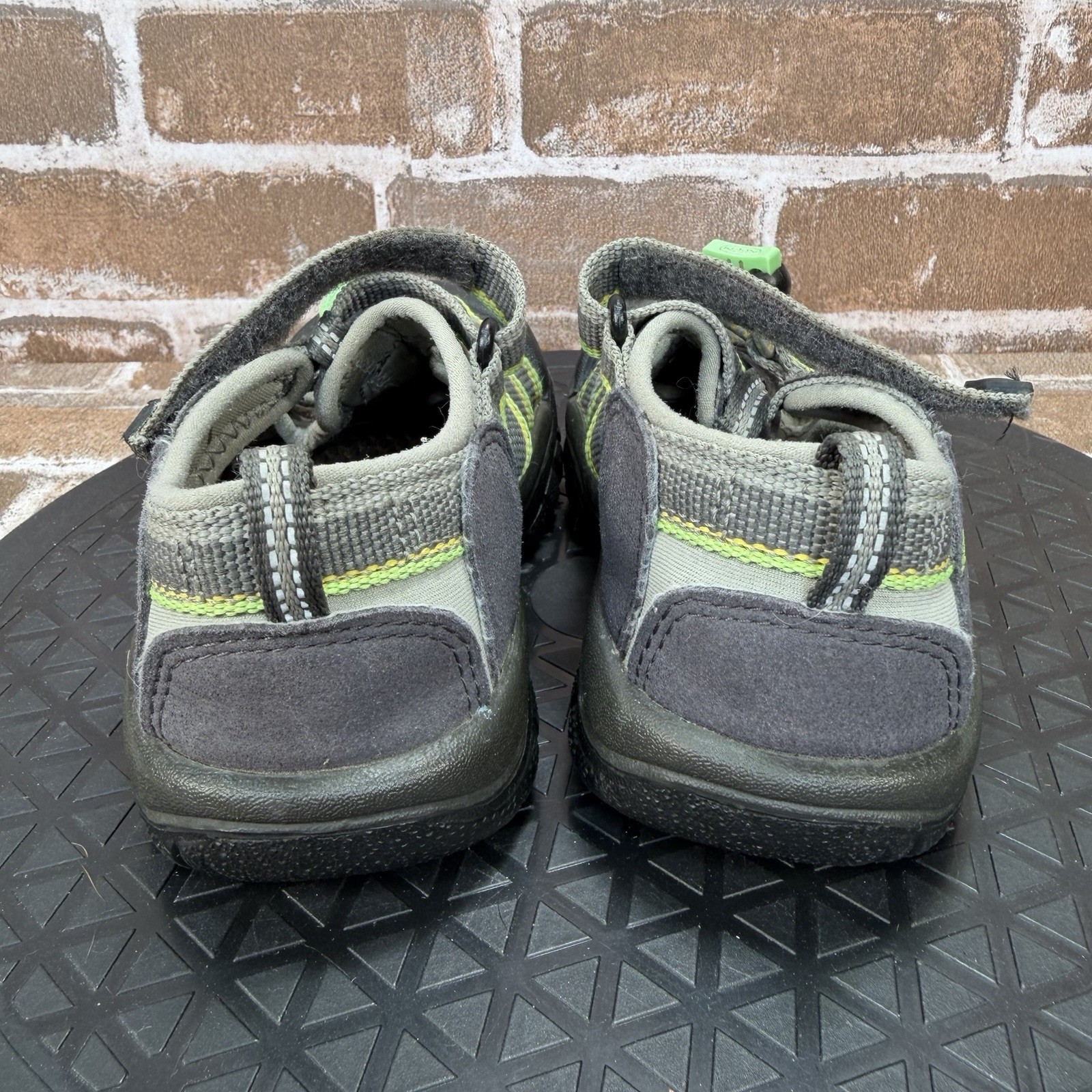 Keen Newport H2 Waterproof Trail Hiking Sandals Gray Lime Boys Toddler Size 10