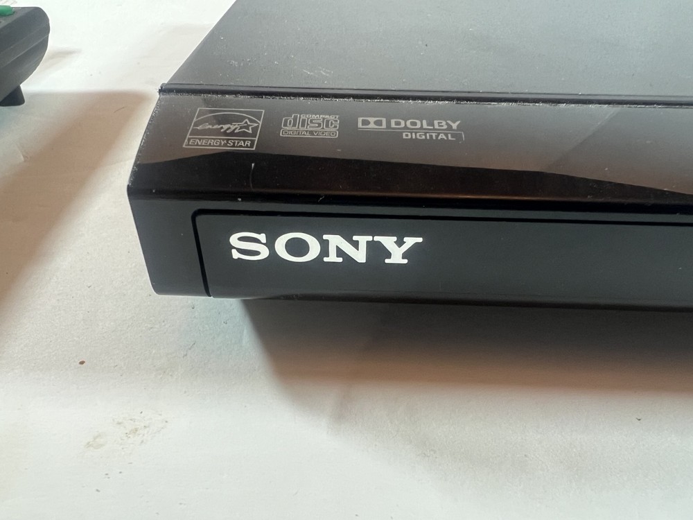 Sony DVP-SR210P CD/DVD Player