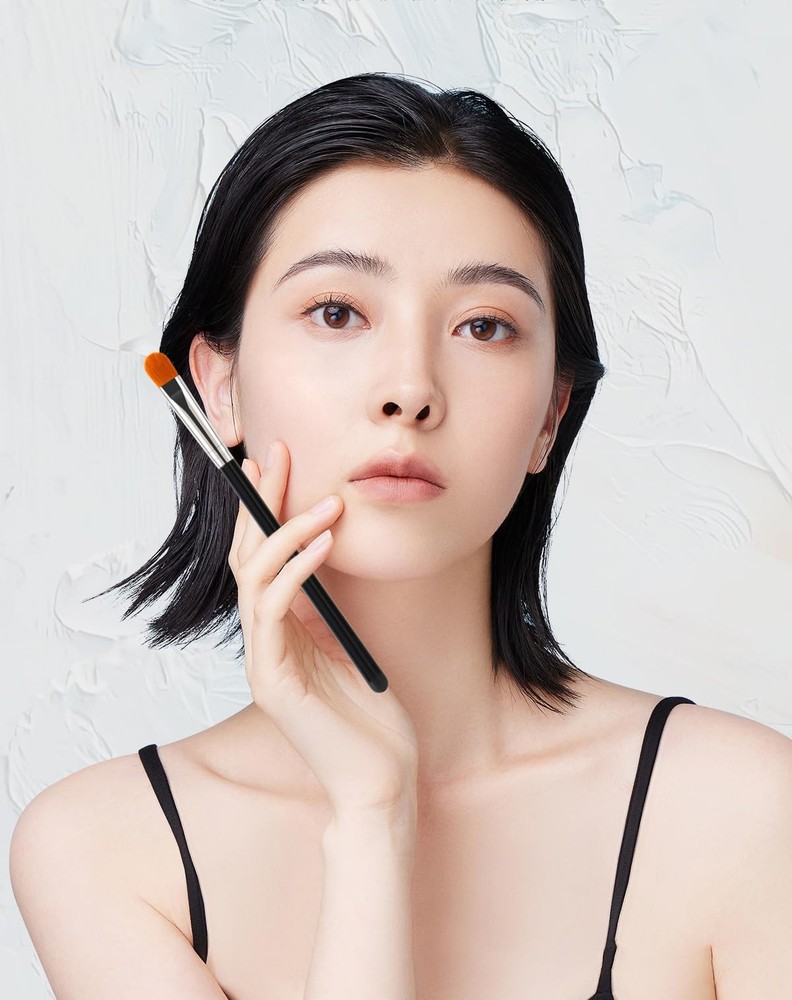 Flat Round Eyebrow Concealer Brush for Flawless Makeup Application