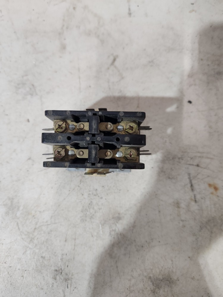 Cutler-Hammer C25BNB230B Definite Purpose Contactor