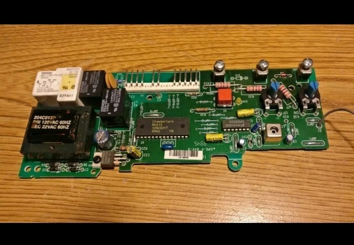 Chamberlain LiftMaster 2000SDR Screw Drive Logic Board