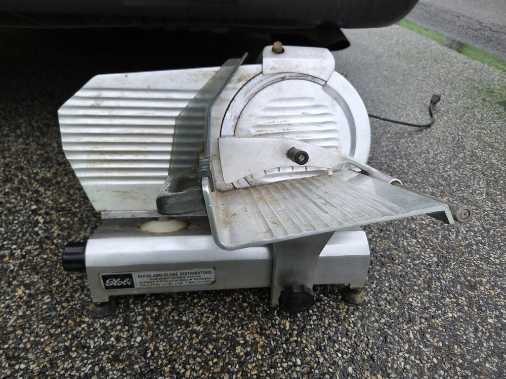 Globe 220F Meat Slicer Gravity Fed 9" Blade