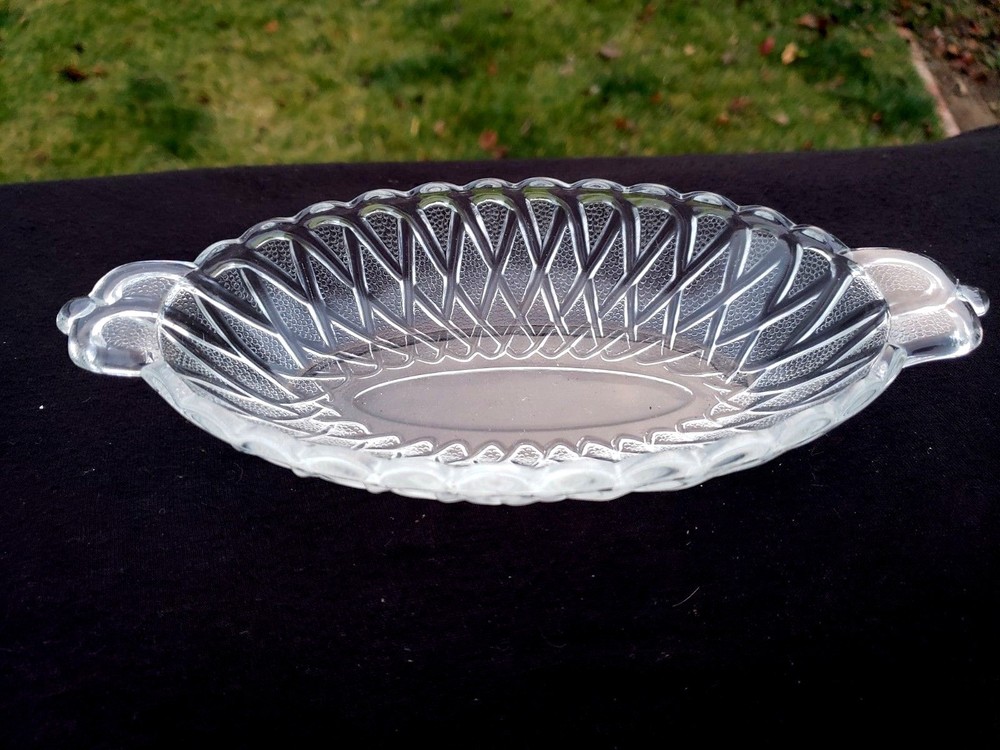 Crystal Pretzel 8½" Pickle 2 Handle