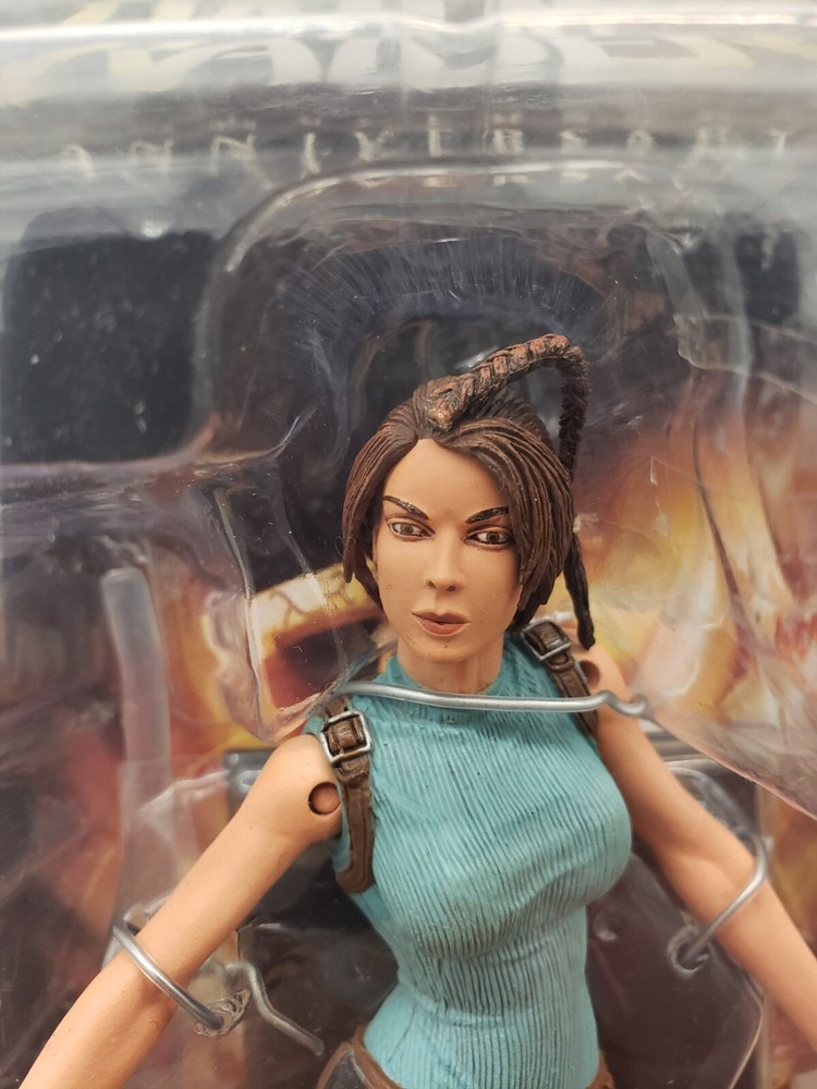 Neca Player Select - Tomb Raider : Lara Croft 7" Figure *Opened/Broken*