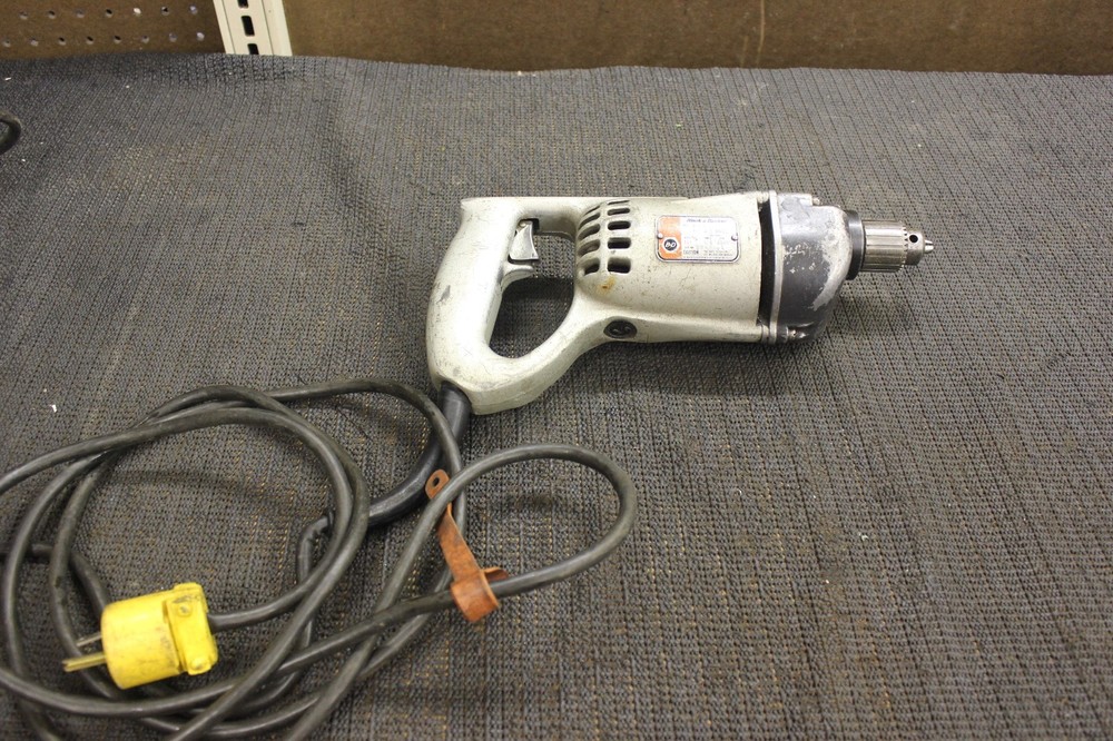BLACK & DECKER HEAVY DUTY DRILL 1070-60
