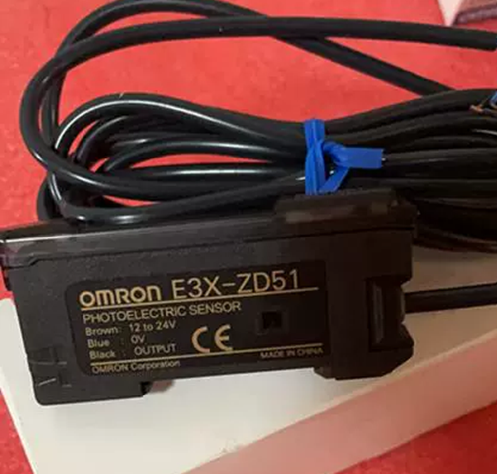 NEW Omron E3X-ZD51 Photoelectric Sensor Optical Amplifier
