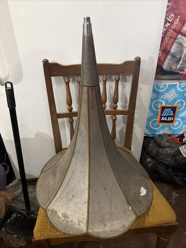 phonograph horn