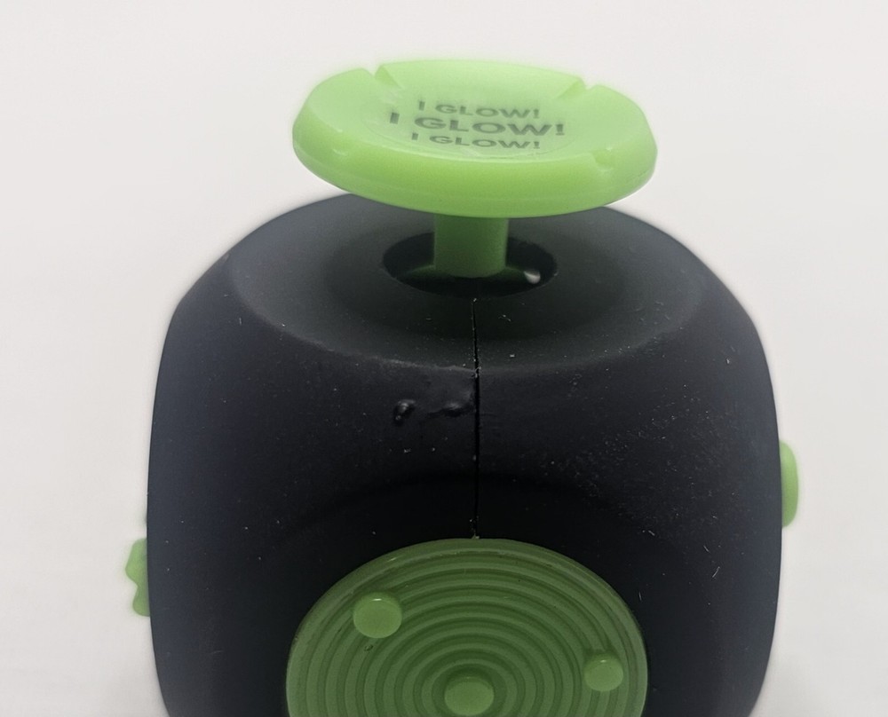 4 FIDGET CUBE GLOWS IN THE DARK