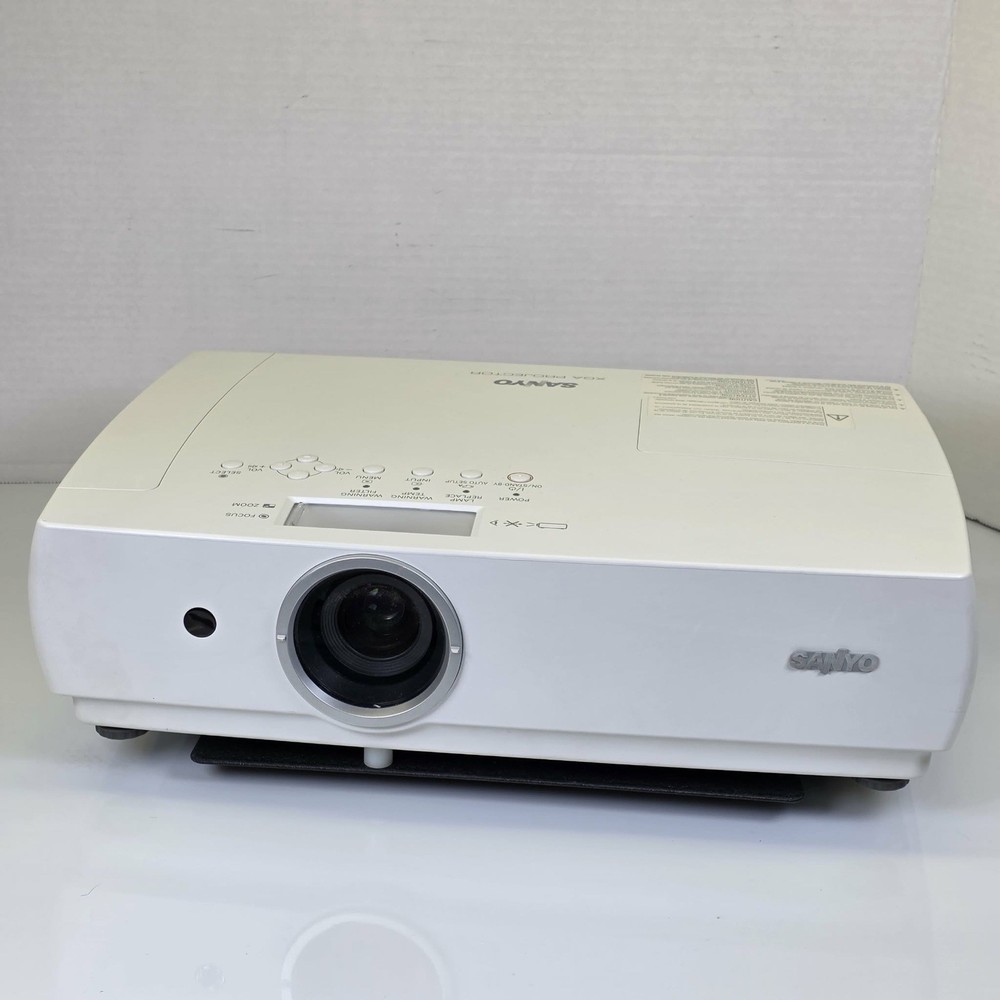 Untested Sanyo PLC-XC56 XGA projector