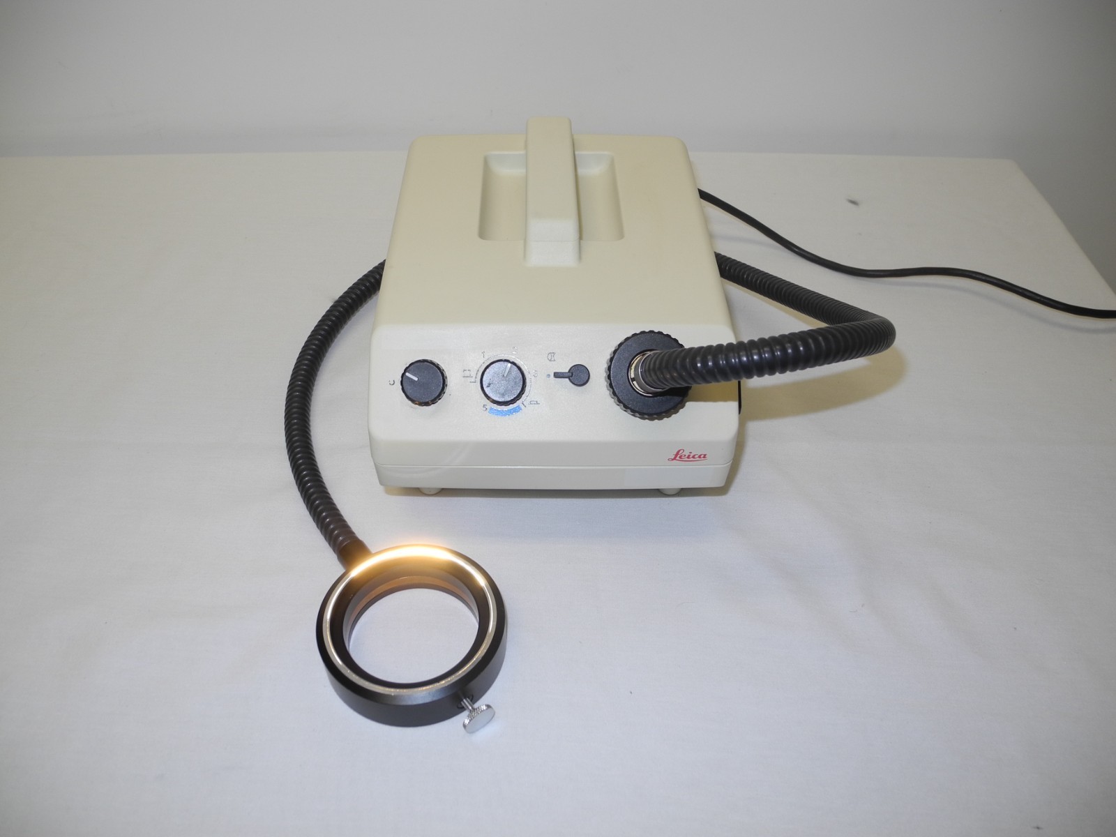LEICA SCHOTT KL-1500 HALOGEN FIBER OPTIC LIGHT SOURCE W/ MICROSCOPE LIGHT RING