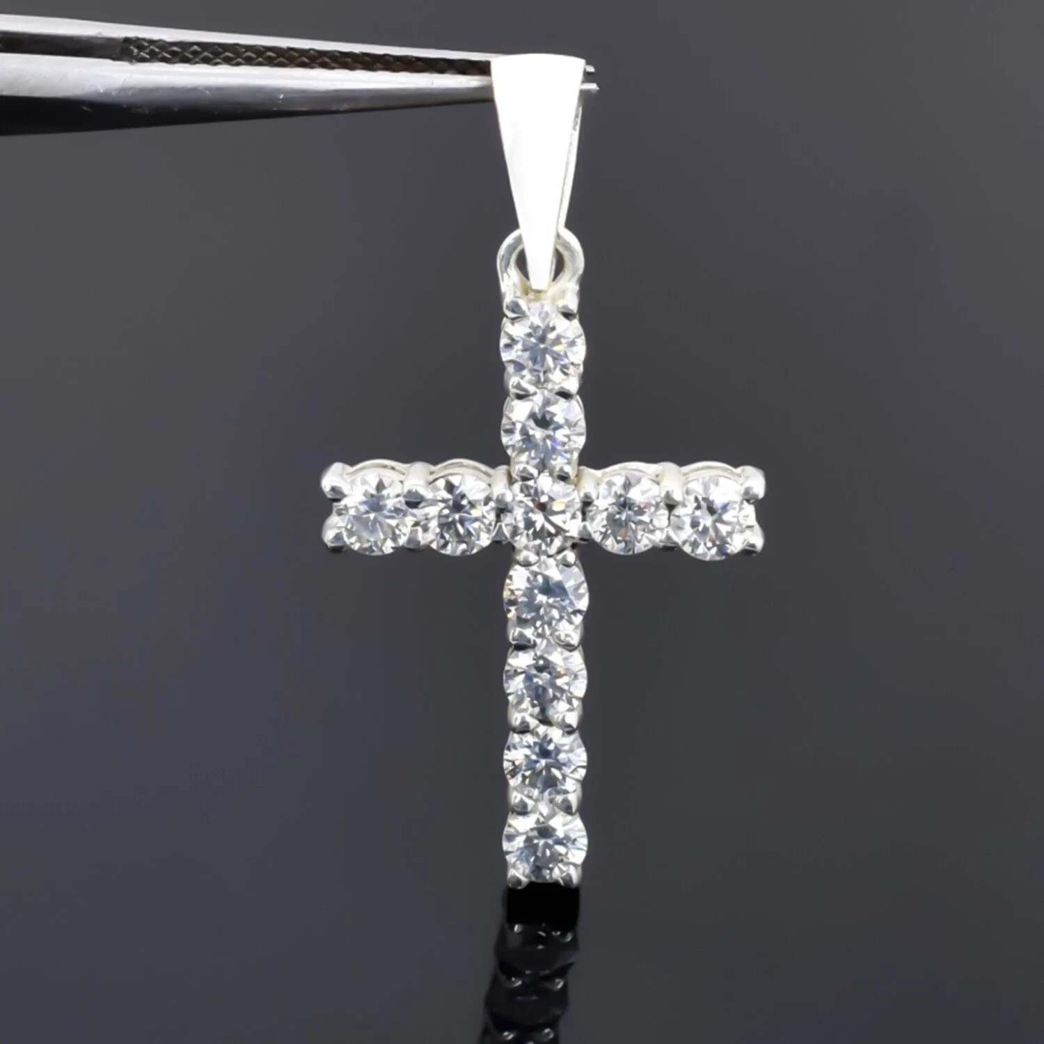 5.00 Ct Certified Round Cut White Diamond Cross Pendant In 14k White Gold